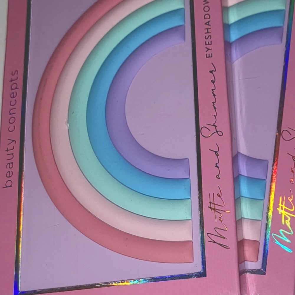 Beauty concepts mattes and shimmers eyeshadow palette